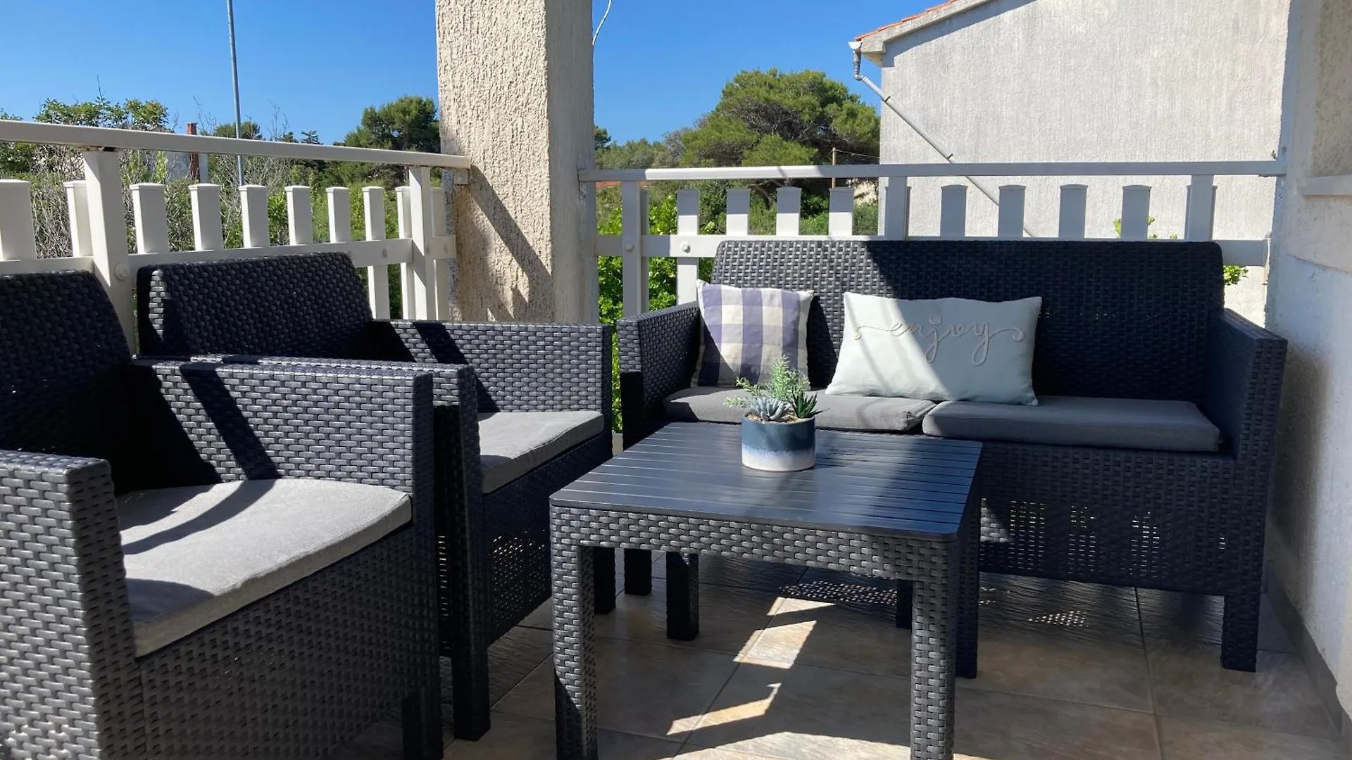 Apartments Nina Silba 0*,